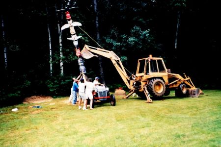 Installation du Mât Totémique original en 1994.