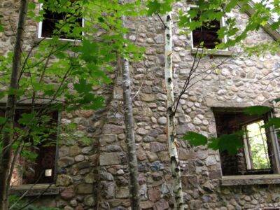 Une vraie belle maison de pierre.